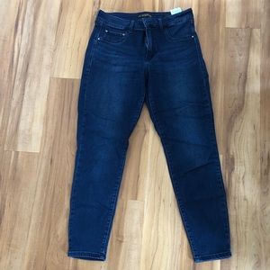Guess skinny jeans. Size 30. Dark wash. 1981 skinny.